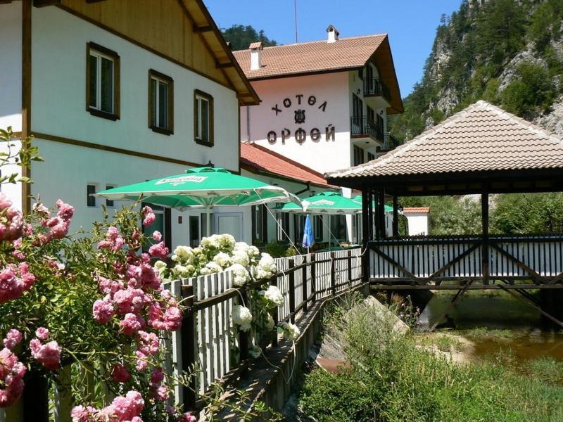 Семеен Хотел Орфей Teshel Exterior foto